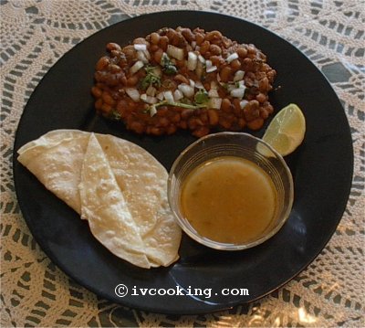 black_eyed_peas_curry_with_chapati.jpg